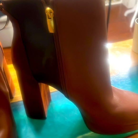 New Vince Camuto Sz 9.5 Cognac Leather Color block Gripaula 4” Block Ankle Boots - Picture 16 of 16